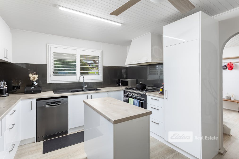 39 Latour Street, Australind, WA, 6233 - Image 5