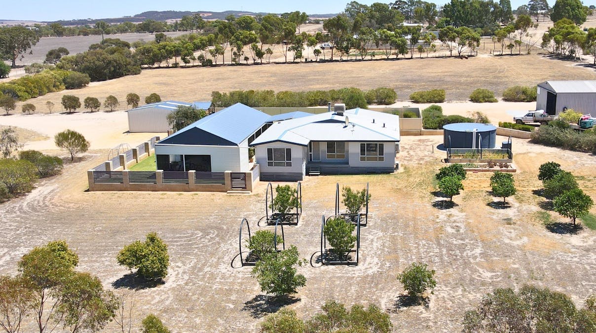 21 Danubin Street, Wongan Hills, WA, 6603 - Image 2