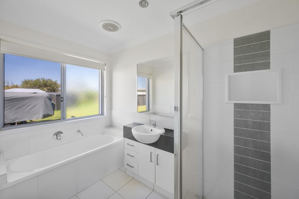 5 Kennedy Close, Glen Eden, QLD, 4680 - Image 10