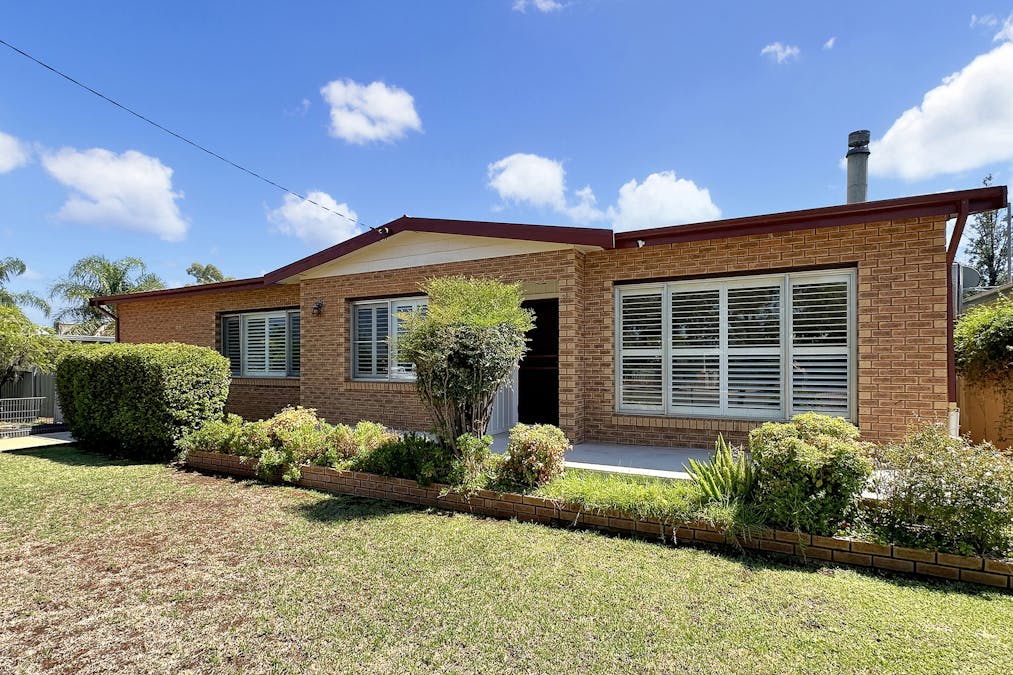 27 Goold Street, Cobar, NSW, 2835 - Image 2