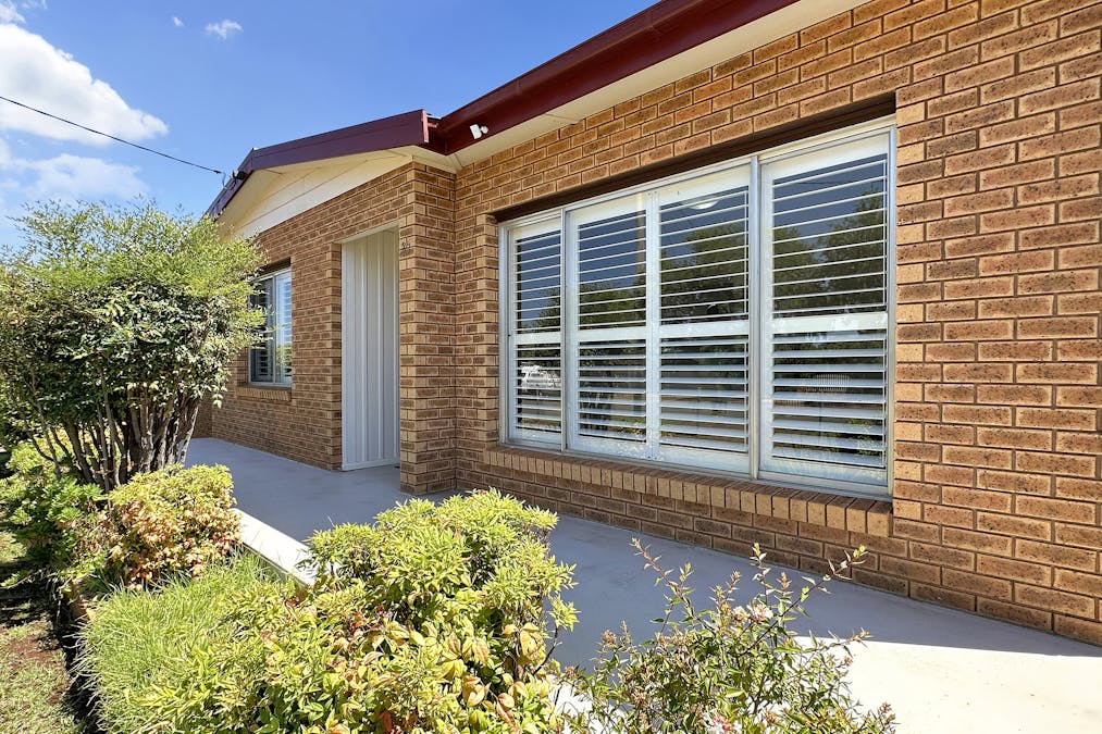 27 Goold Street, Cobar, NSW, 2835 - Image 1