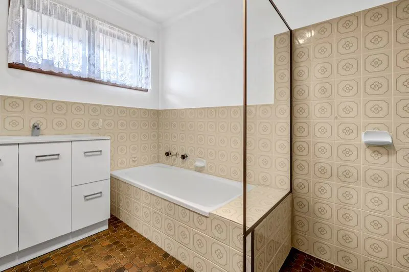 4 Vivian Cock Street — photo 10 of 13