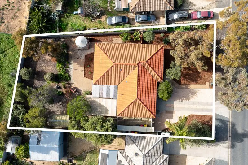 4 Vivian Cock Street — photo 3 of 13