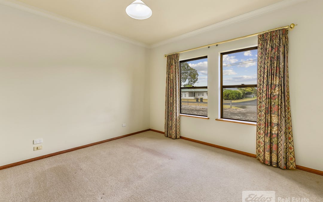 6 Matheson Road, Millicent, SA, 5280 - Image 15