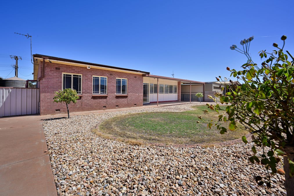 35 Gordon Street, Whyalla Norrie, SA, 5608 - Image 1