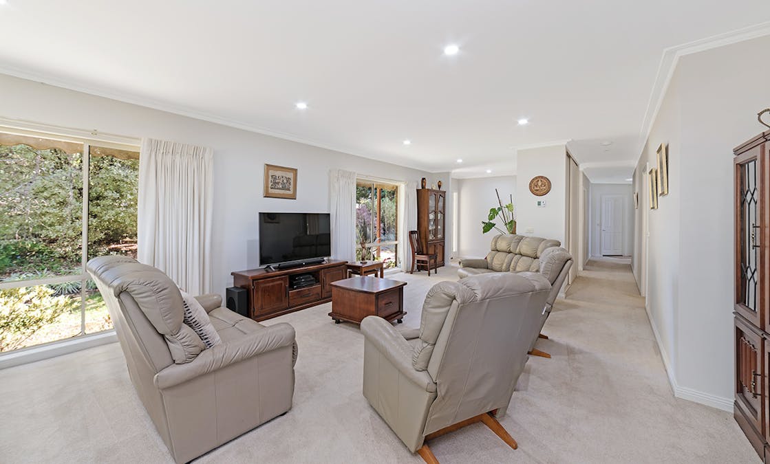 21 Kennedy Street, Hamilton, VIC, 3300 - Image 2