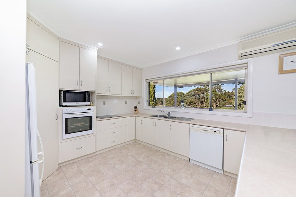 21 Kennedy Street, Hamilton, VIC, 3300 - Image 3