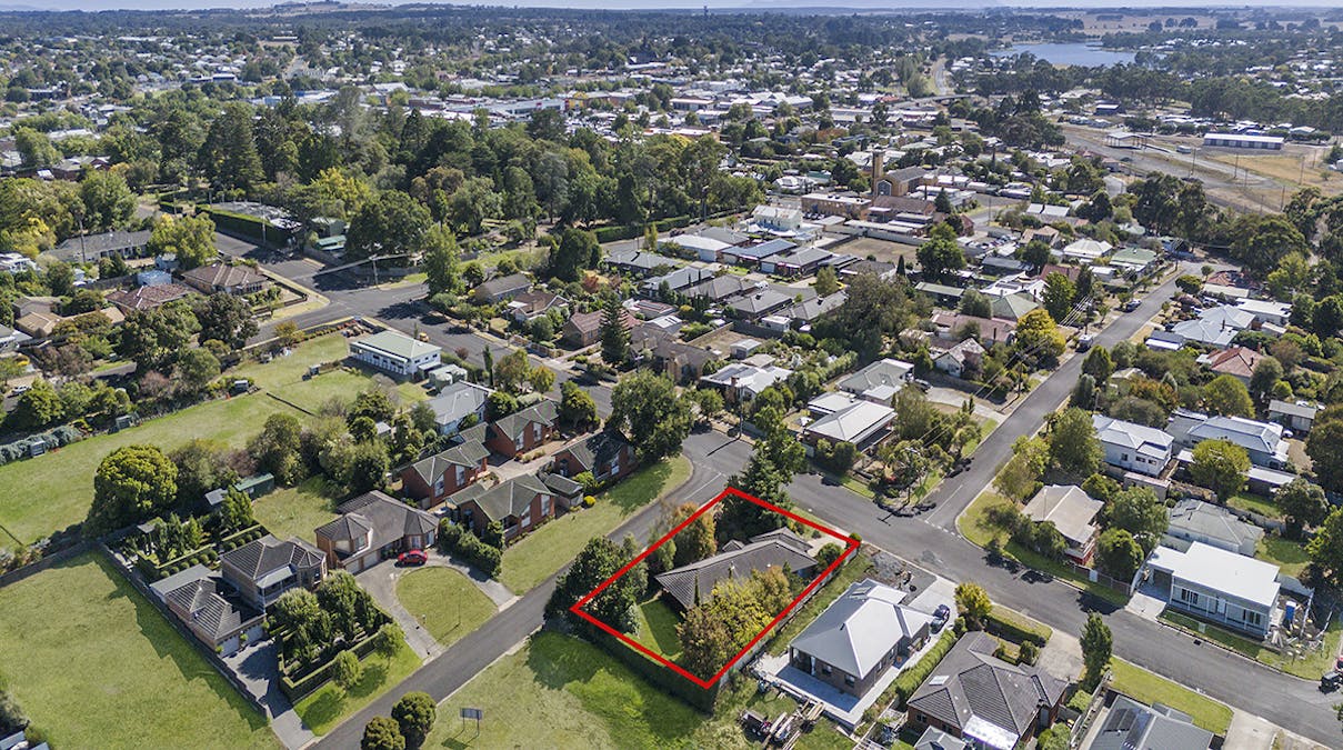 21 Kennedy Street, Hamilton, VIC, 3300 - Image 11