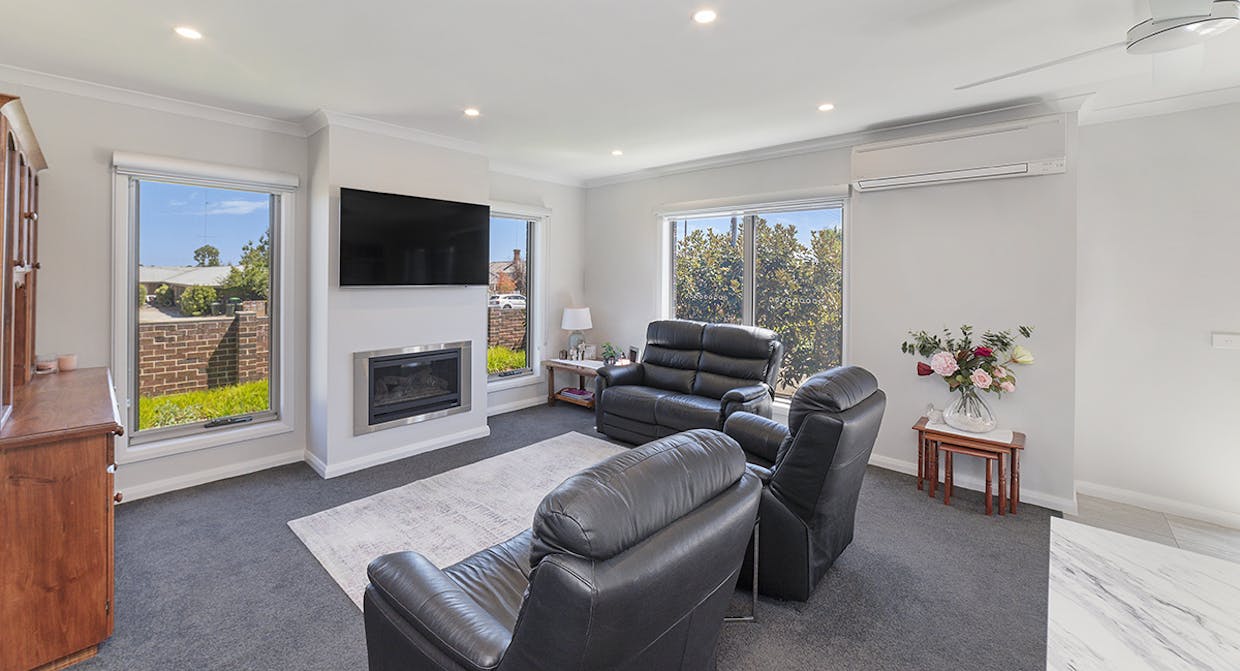 1/38 Pope Street, Hamilton, VIC, 3300 - Image 2