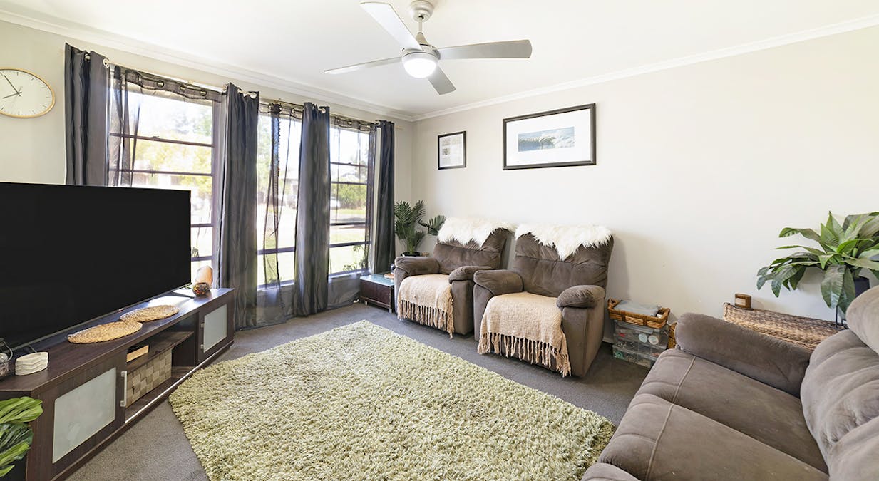 37 Fyfe Street, Hamilton, VIC, 3300 - Image 2