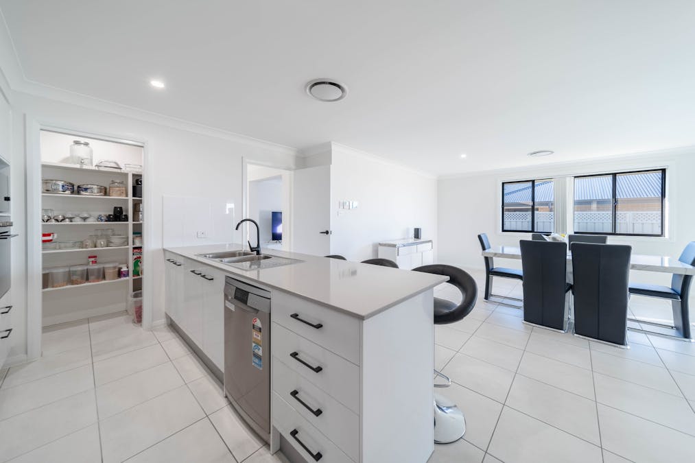 102 Champagne Drive, Dubbo, NSW, 2830 - Image 8
