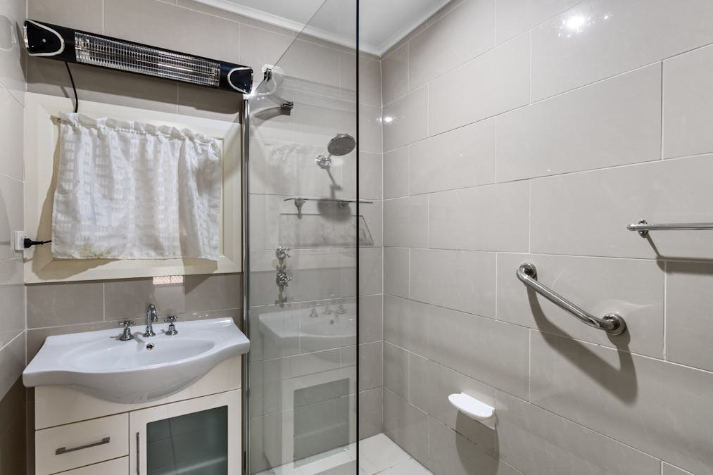 4 West Street, Burra, SA, 5417 - Image 11