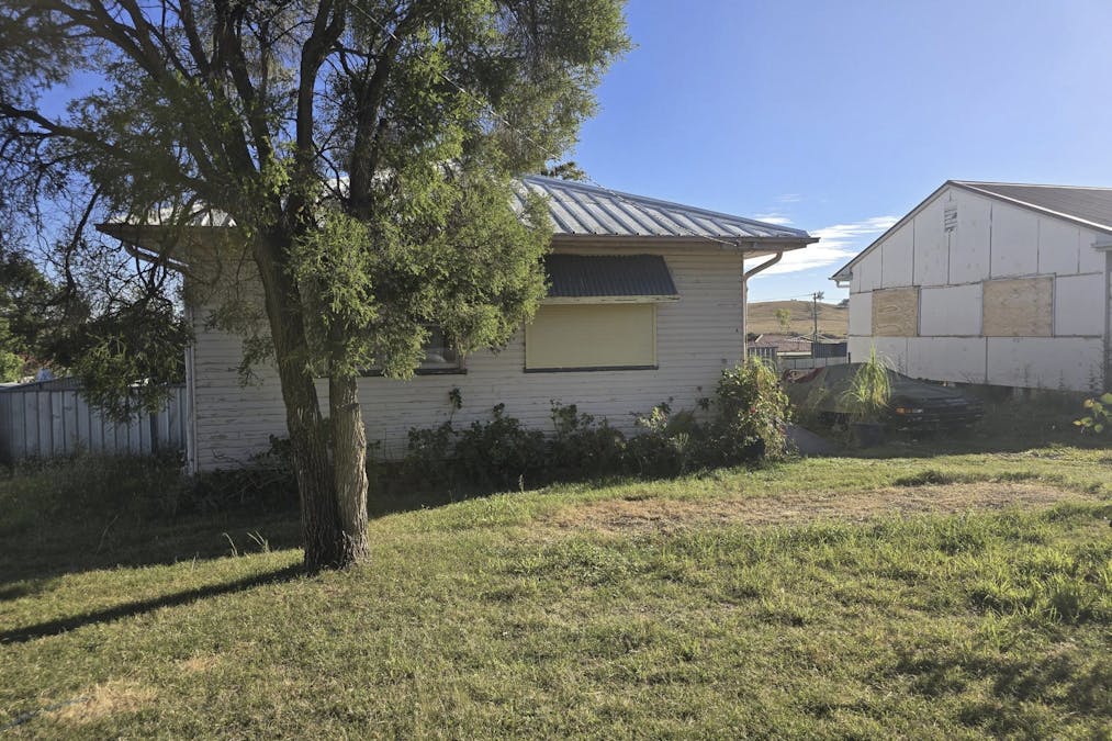 4 Kendall Street, Parkes, NSW, 2870 - Image 2