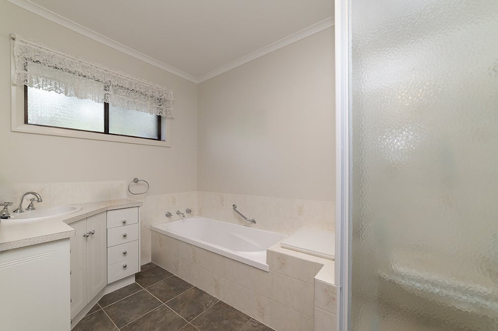 3/13 Alexandra Parade, Hamilton, VIC, 3300 - Image 9