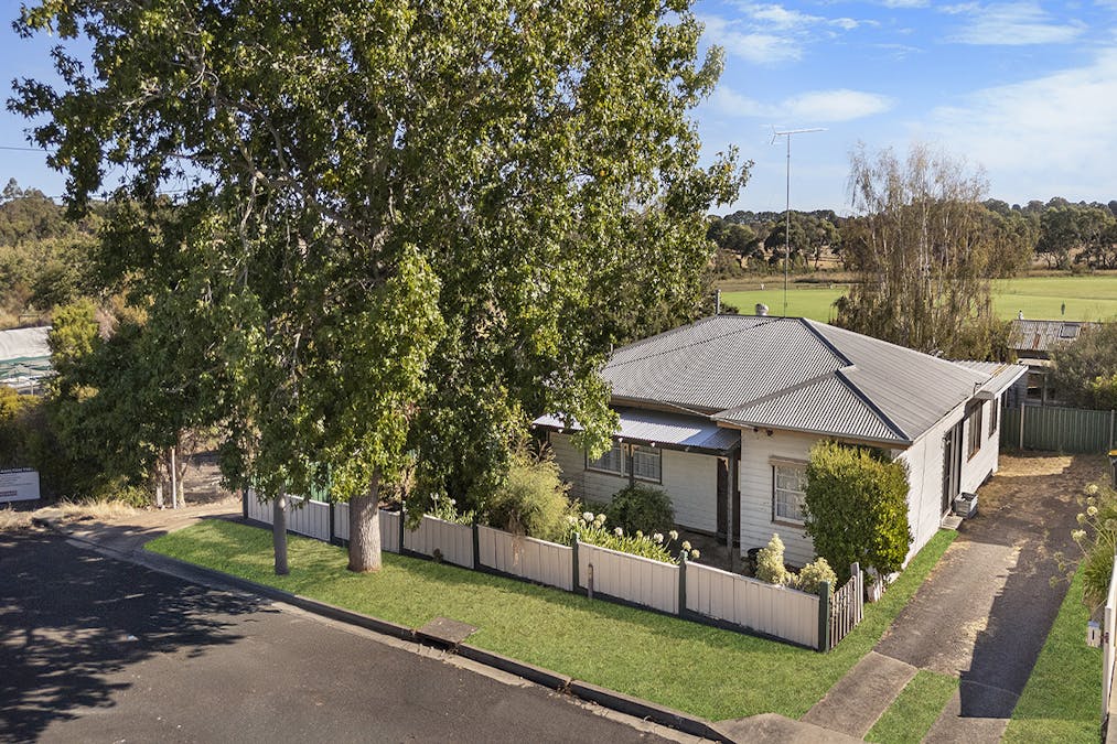 11 Kennedy Street, Hamilton, VIC, 3300 - Image 1