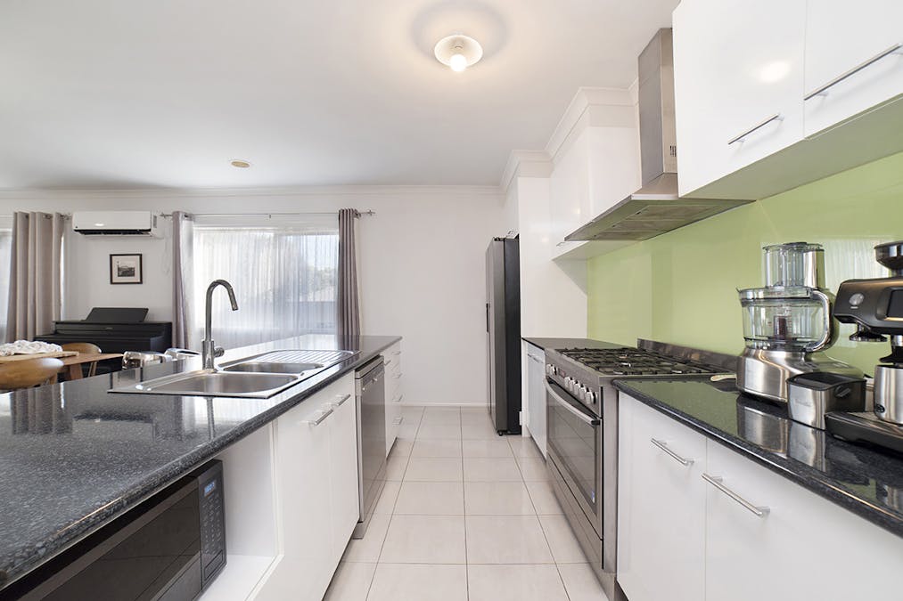 7 School Court, Hamilton, VIC, 3300 - Image 2