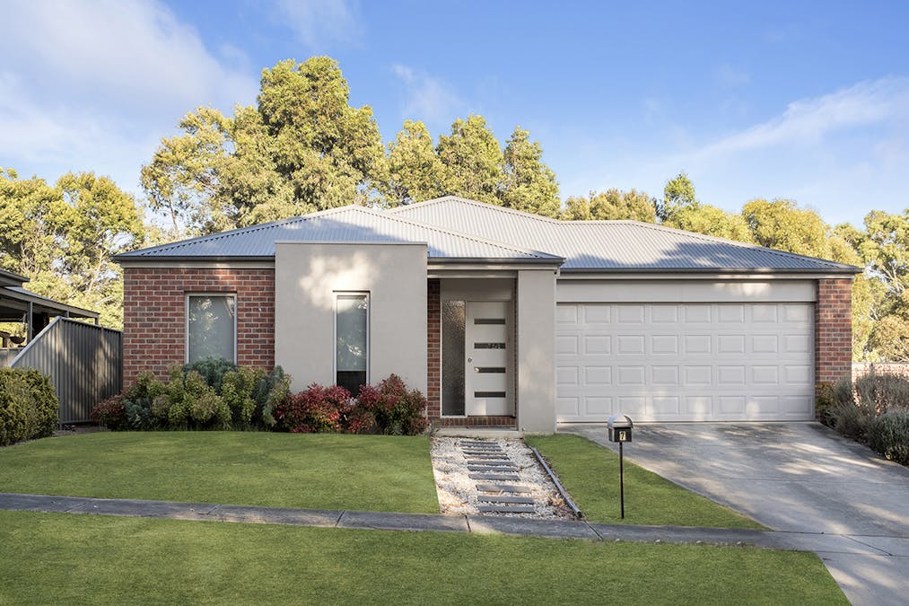 7 School Court, Hamilton, VIC, 3300 - Image 1