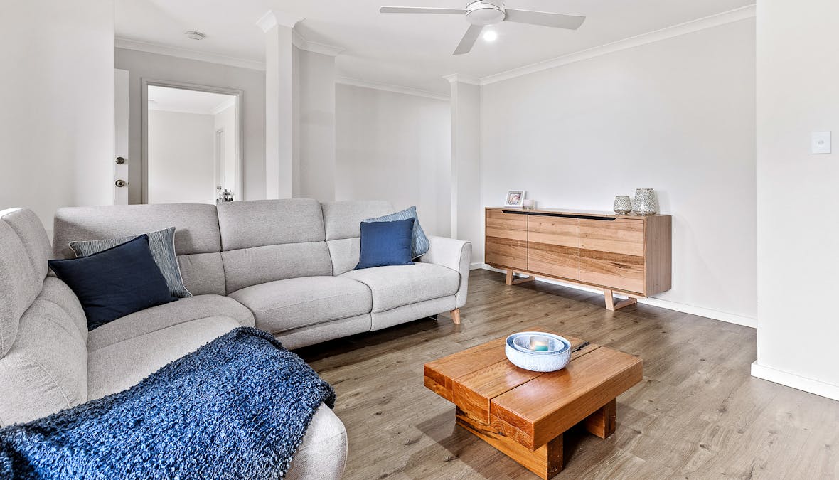 13 Sunningdale Circle, Cooloongup, WA, 6168 - Image 6