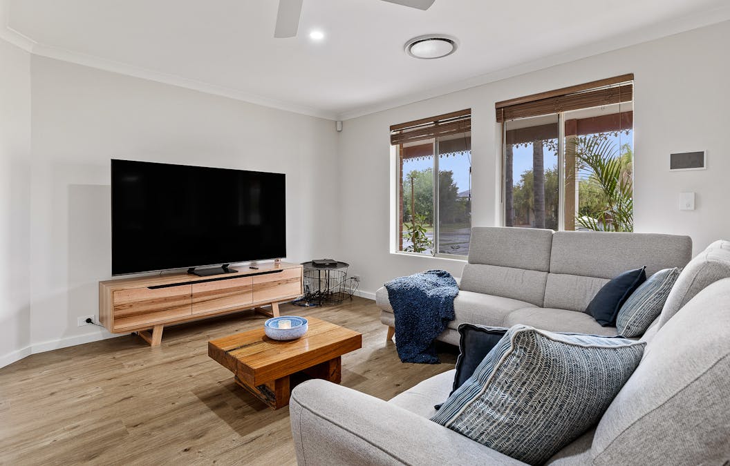13 Sunningdale Circle, Cooloongup, WA, 6168 - Image 5