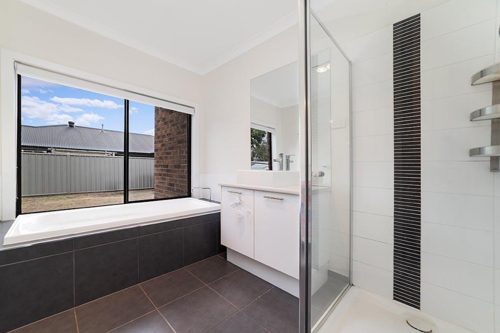 1 School Court, Hamilton, VIC, 3300 - Image 9