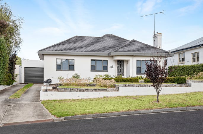 27 Reginald Street, Mount Gambier, SA, 5290 - Image 1