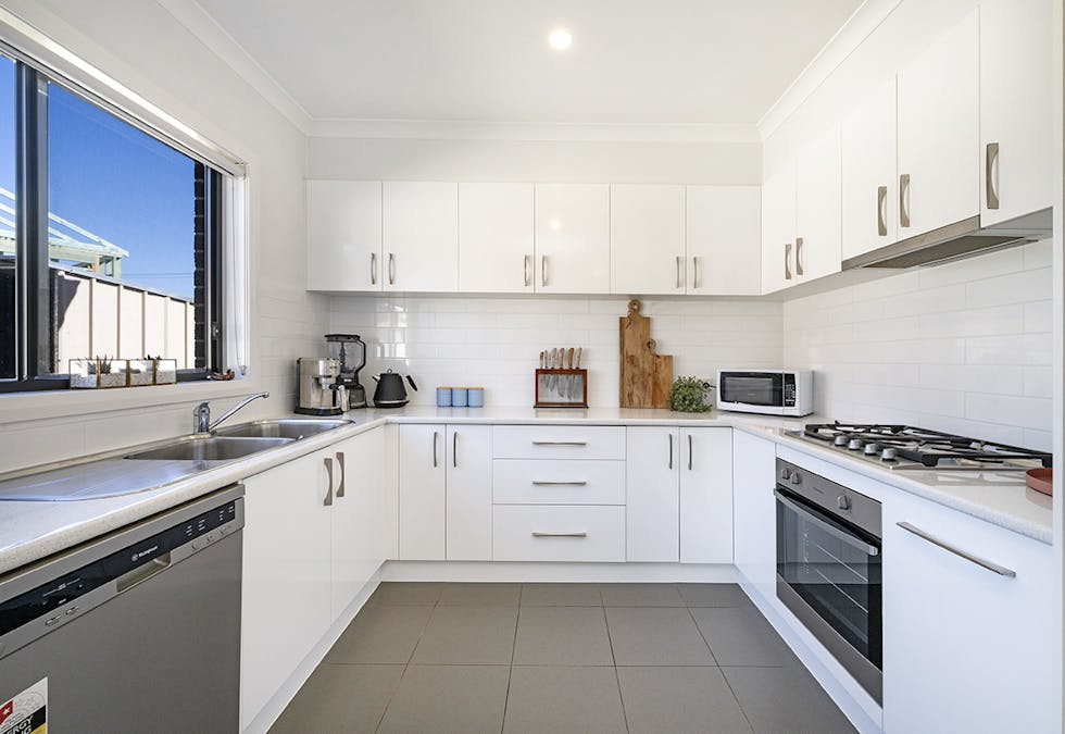 3/38 Pope Street, Hamilton, VIC, 3300 - Image 4