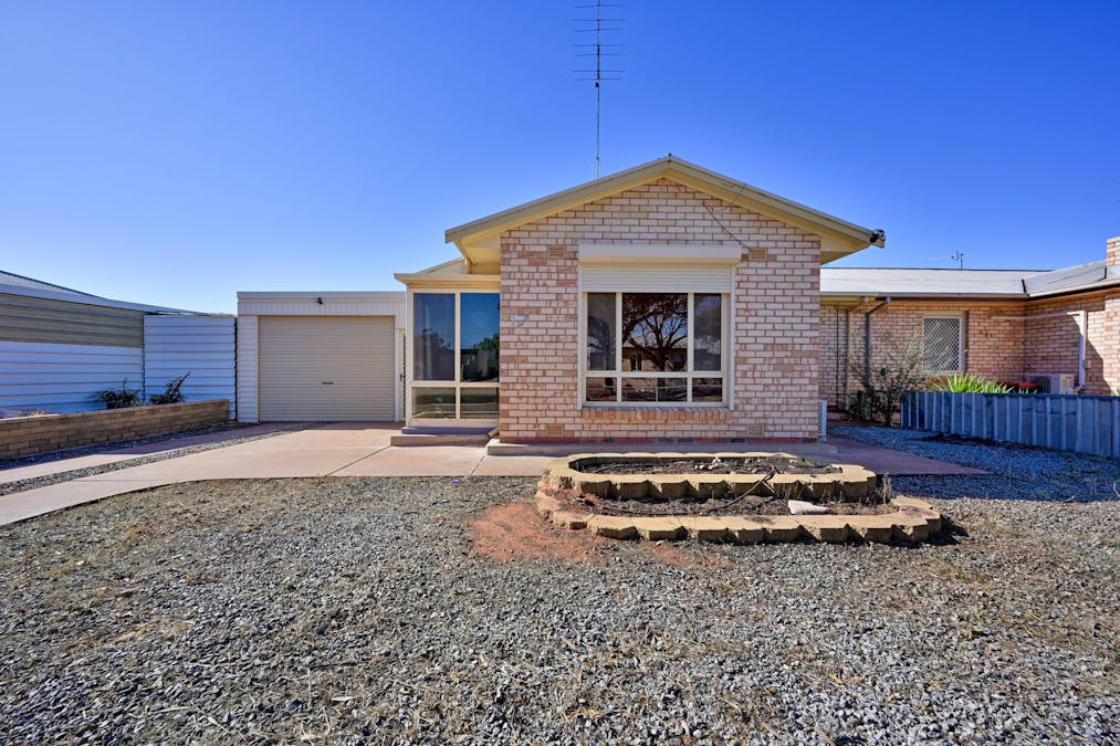 17 Booth Street, Whyalla Stuart, SA, 5608 - Image 2