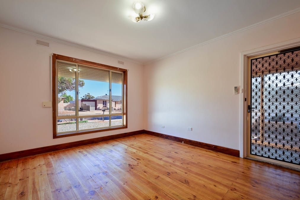 17 Booth Street, Whyalla Stuart, SA, 5608 - Image 5