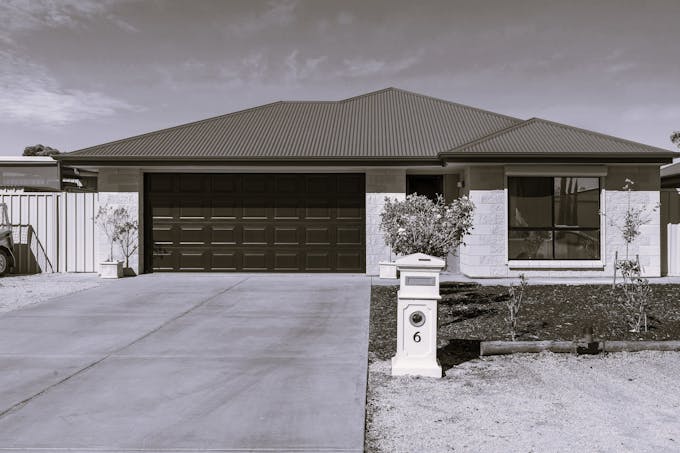 6 Eyre Street, Loxton, SA, 5333 - Image 1
