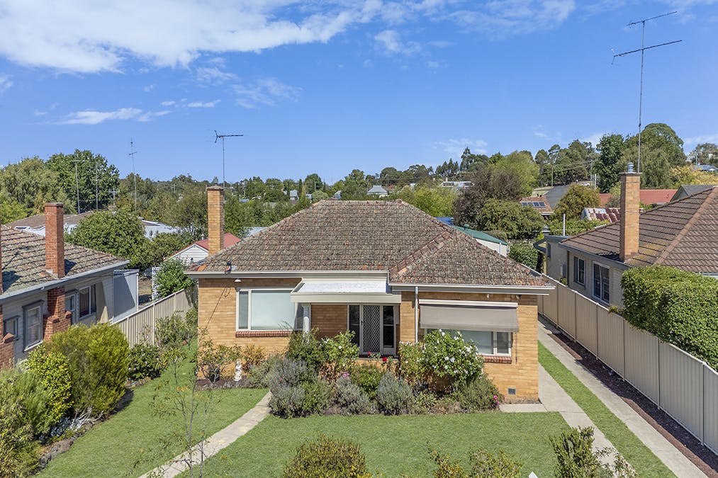 7 Elva Avenue, Hamilton, VIC, 3300 - Image 1