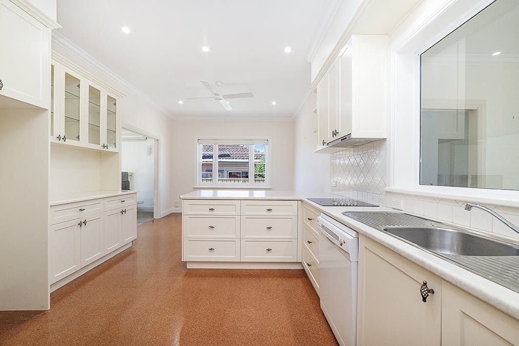 7 Elva Avenue, Hamilton, VIC, 3300 - Image 2
