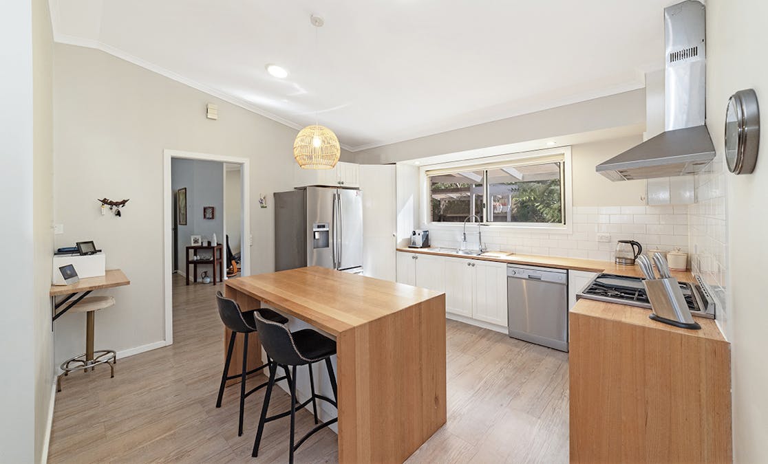5 Mason Court, Hamilton, VIC, 3300 - Image 2