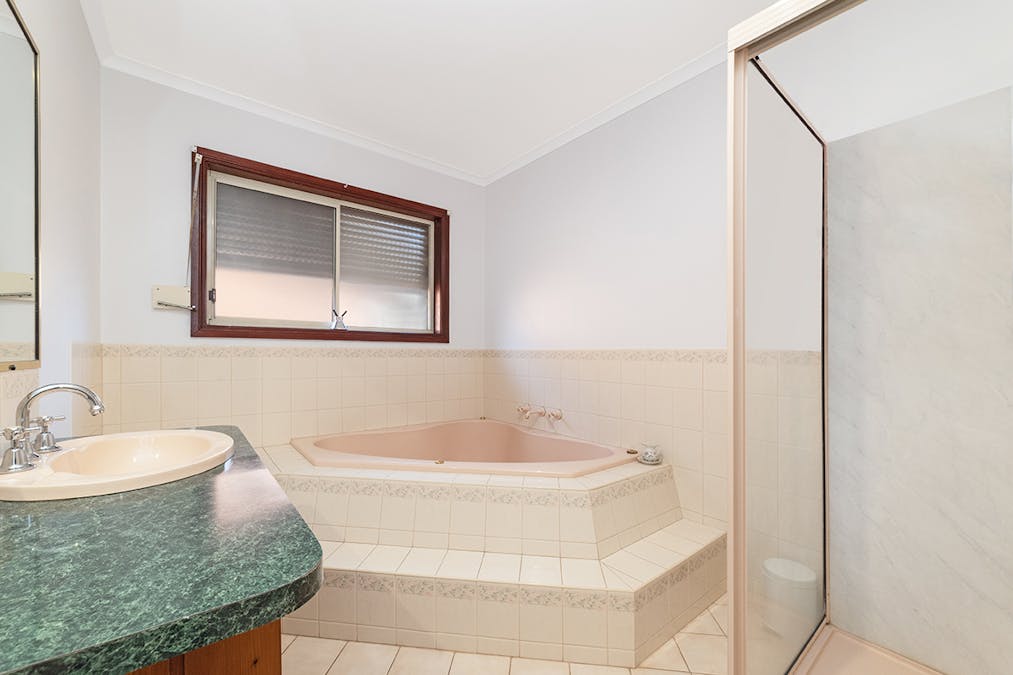 5 Mason Court, Hamilton, VIC, 3300 - Image 9