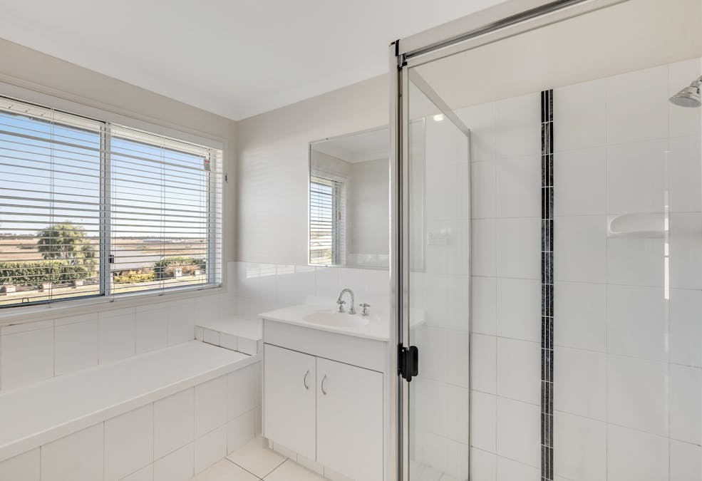 40 Catherine Crescent, Kingsthorpe, QLD, 4400 - Image 9