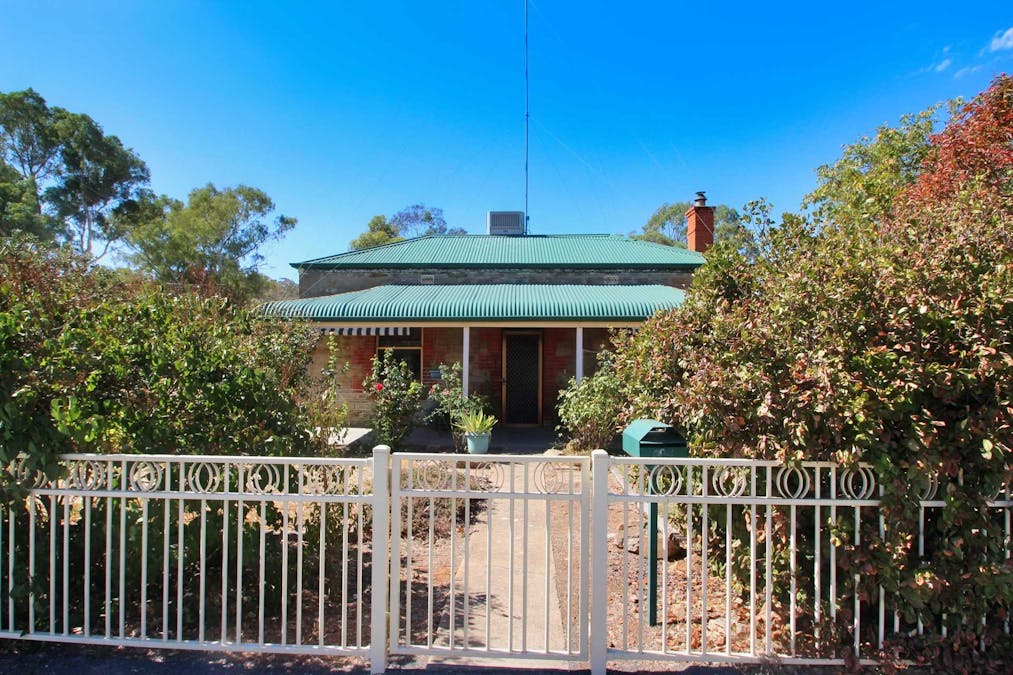 15 Jonathon Street, Clare, SA, 5453 - Image 2
