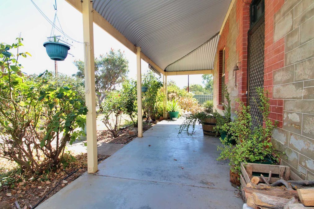 15 Jonathon Street, Clare, SA, 5453 - Image 4