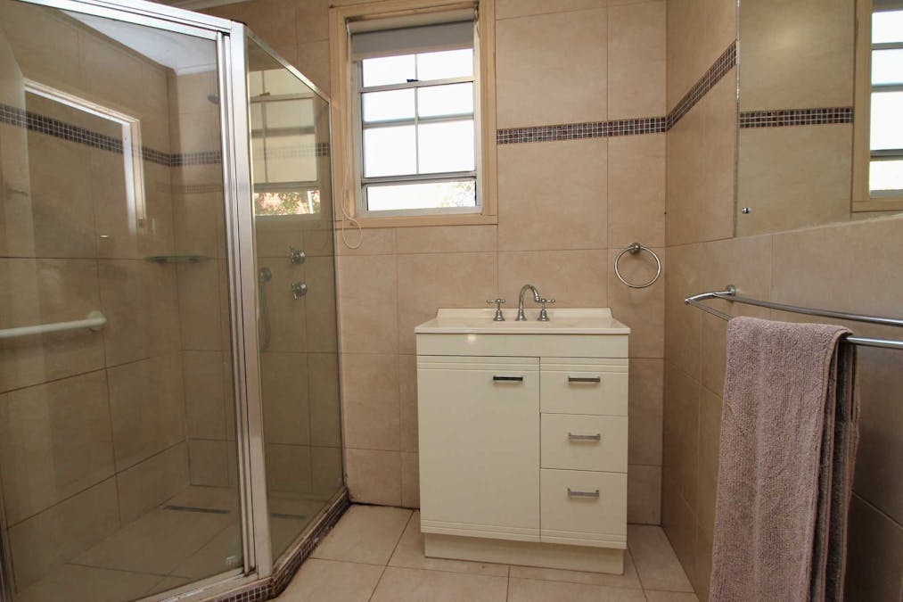 15 Jonathon Street, Clare, SA, 5453 - Image 15