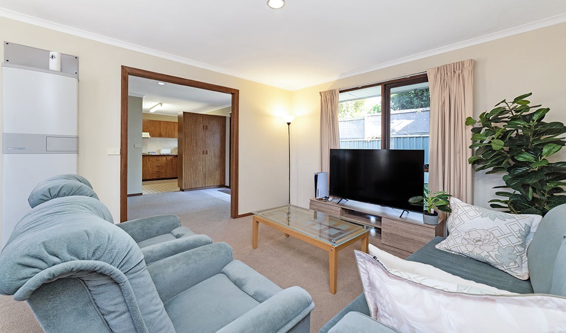 4/25 Kennedy Street, Hamilton, VIC, 3300 - Image 2