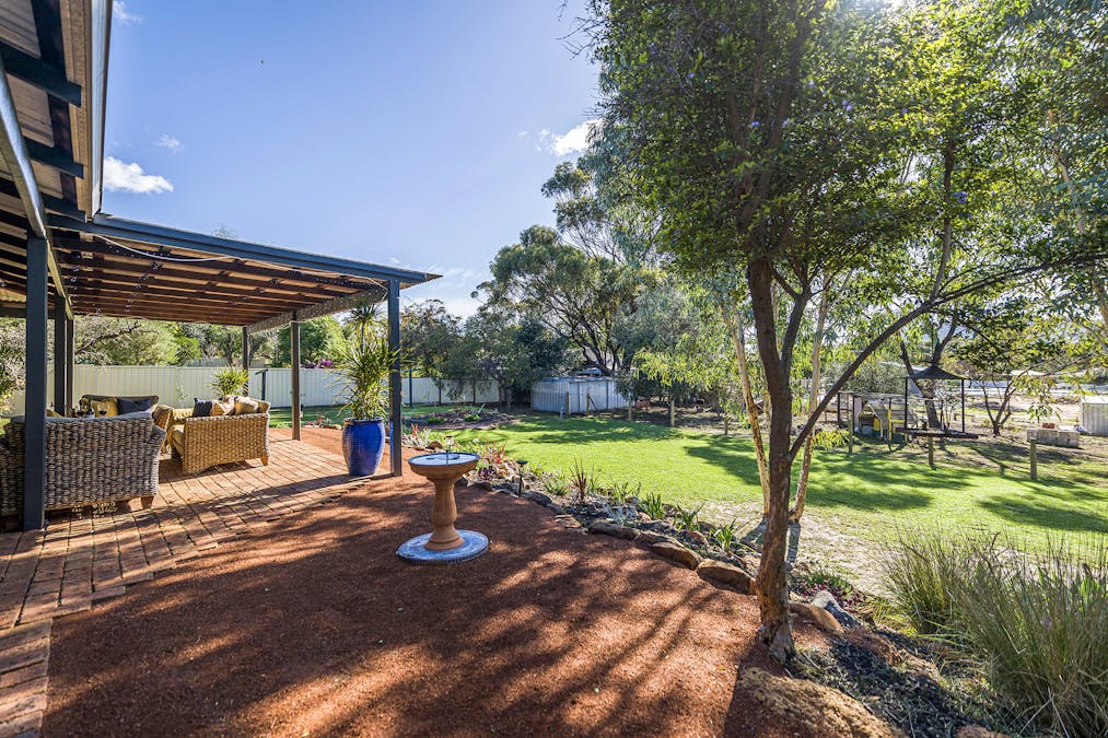 14 Maud Street, York, WA, 6302 - Image 24