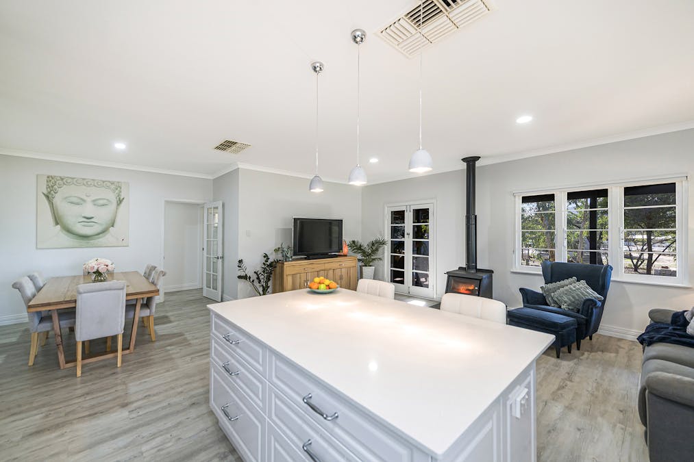 14 Maud Street, York, WA, 6302 - Image 12