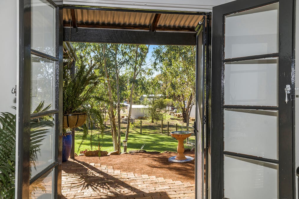 14 Maud Street, York, WA, 6302 - Image 23