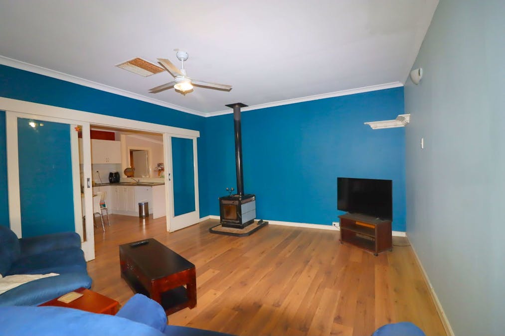 6 Stickland Street, Wongan Hills, WA, 6603 - Image 2