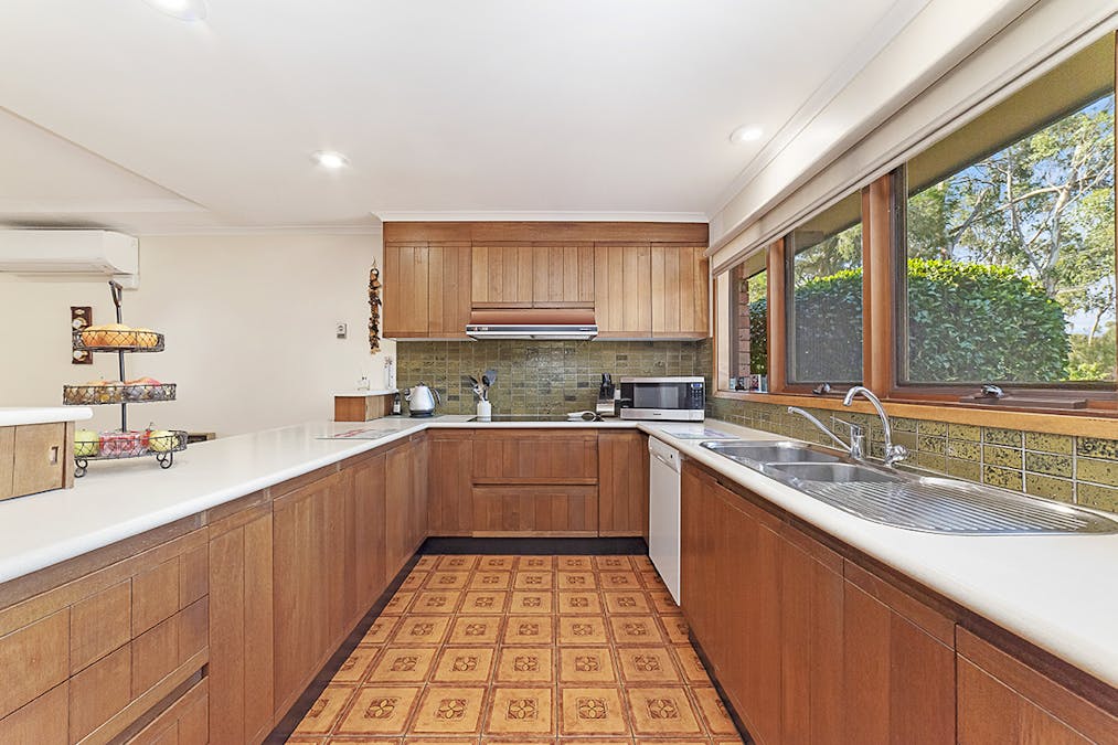 15 Tatlock Street, Hamilton, VIC, 3300 - Image 2