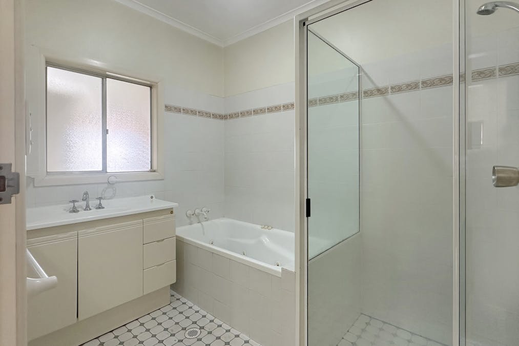 4 Maidens Avenue, Cobar, NSW, 2835 - Image 9