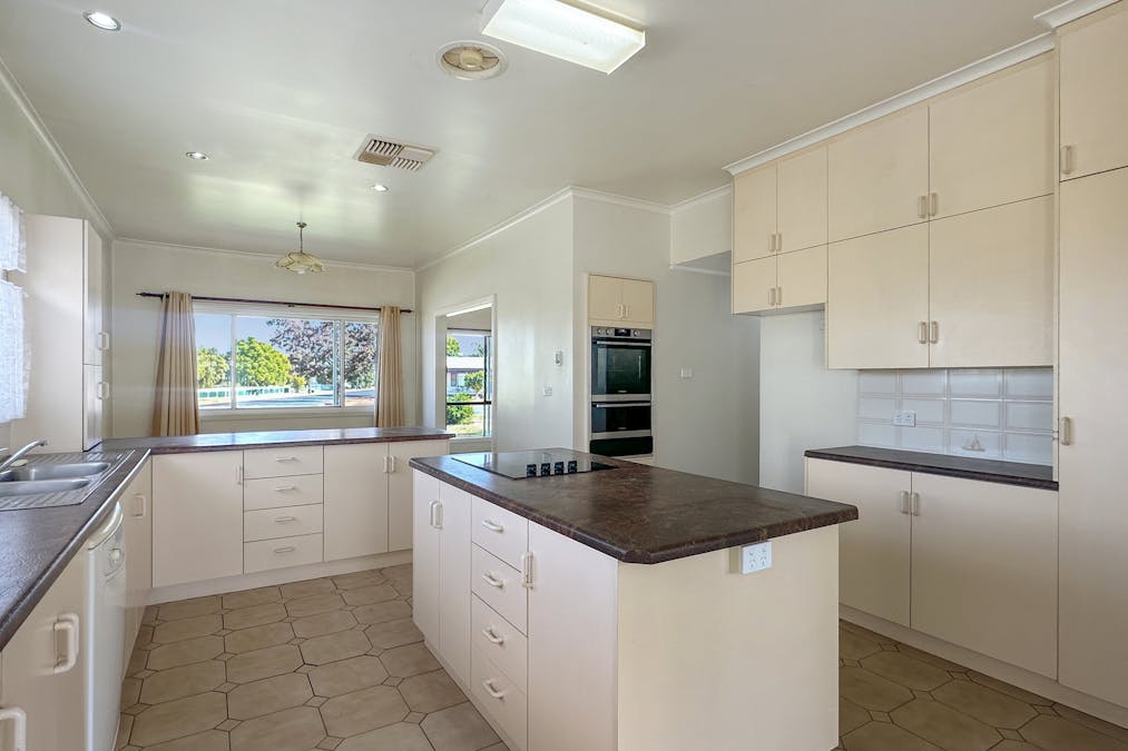 4 Maidens Avenue, Cobar, NSW, 2835 - Image 6