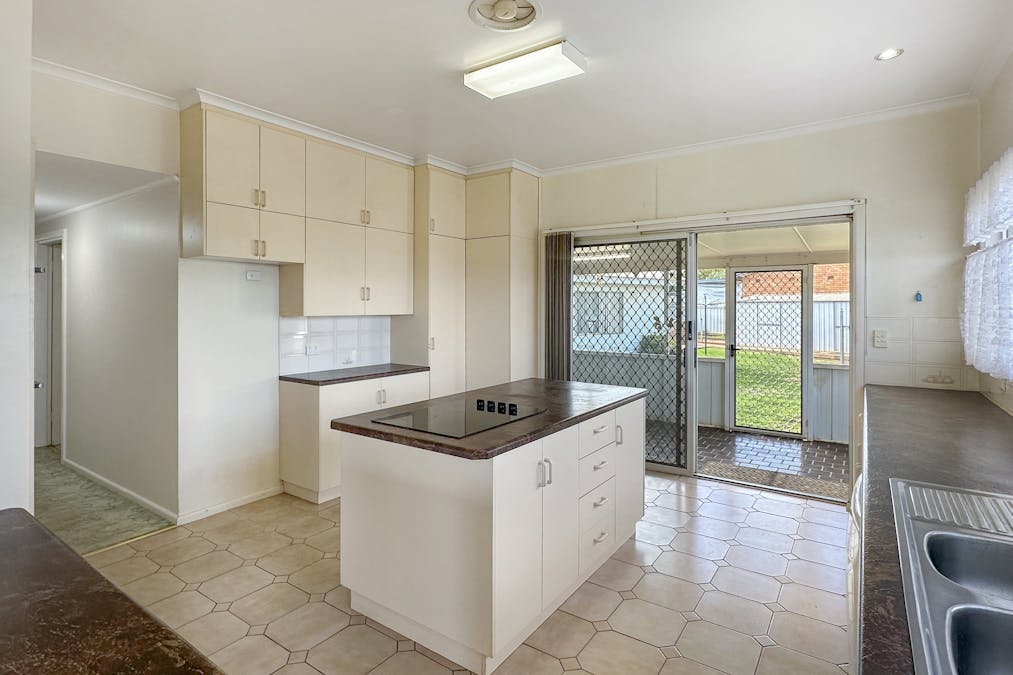 4 Maidens Avenue, Cobar, NSW, 2835 - Image 7