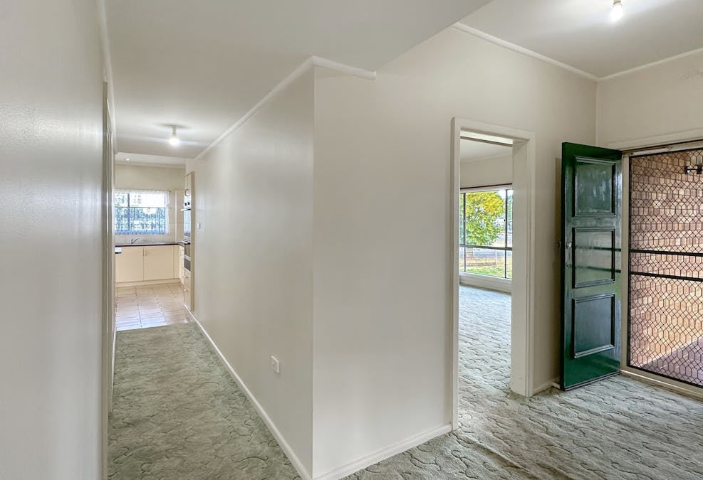 4 Maidens Avenue, Cobar, NSW, 2835 - Image 8