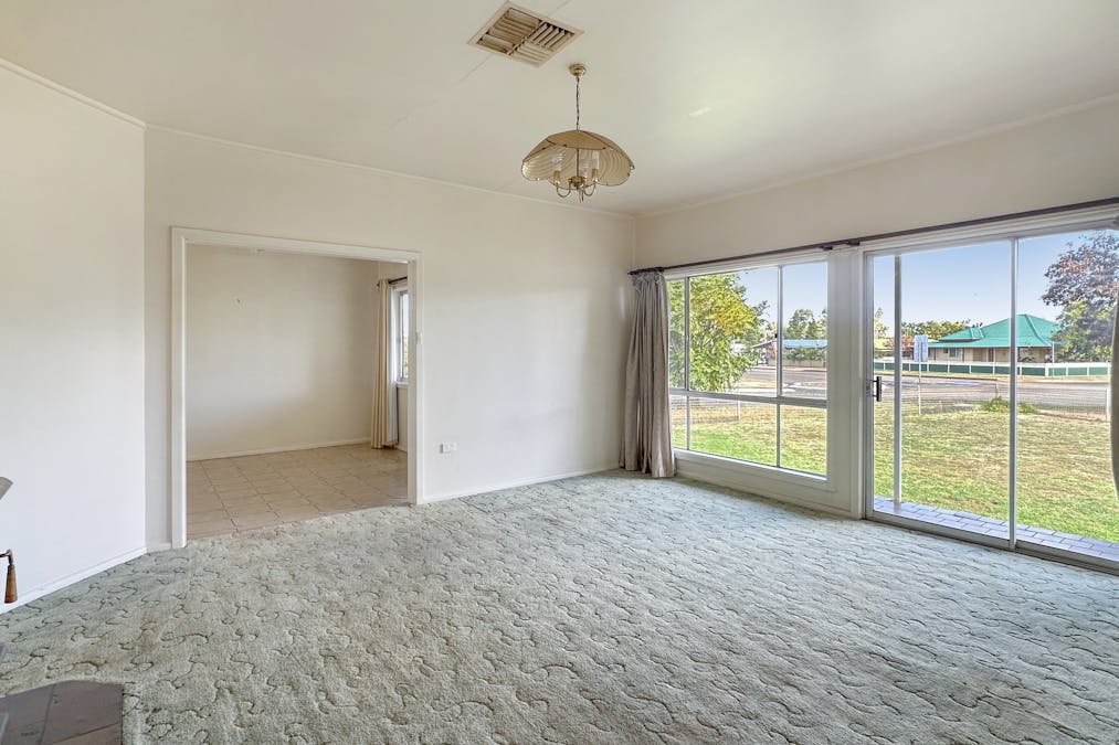 4 Maidens Avenue, Cobar, NSW, 2835 - Image 3