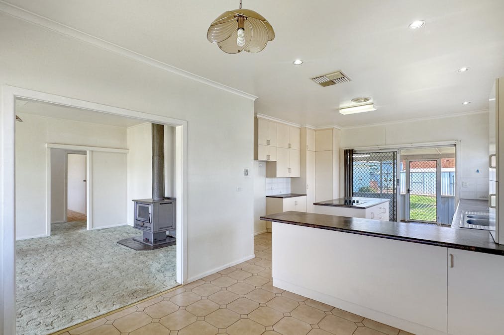 4 Maidens Avenue, Cobar, NSW, 2835 - Image 5