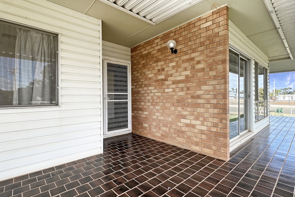 4 Maidens Avenue, Cobar, NSW, 2835 - Image 2